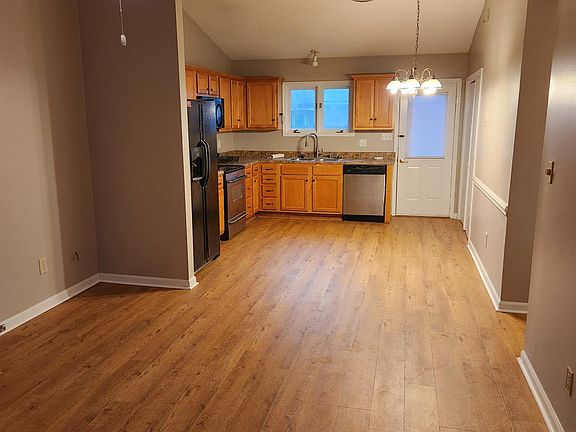 2nd image of 1922 White Hollow Dr