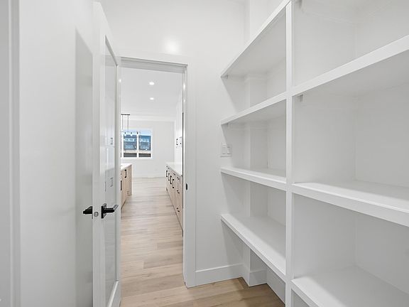 5th image of 68 Hemingway Cres