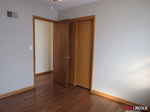 5th image of 3851 Smith St
