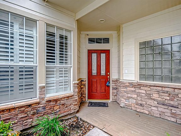 2nd image of 2022 Ridge Wood Ln