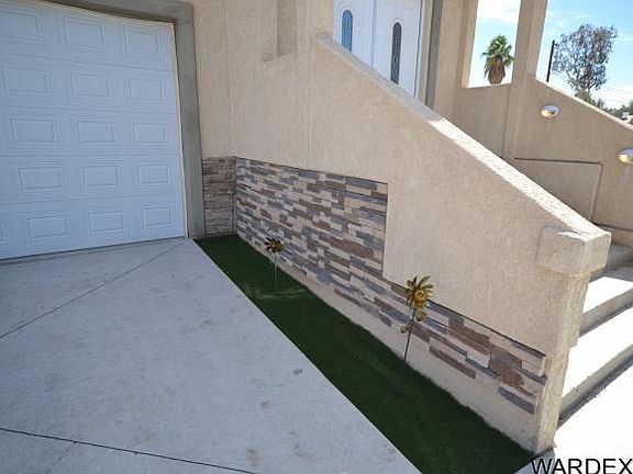 3rd image of 699 Primrose Ln