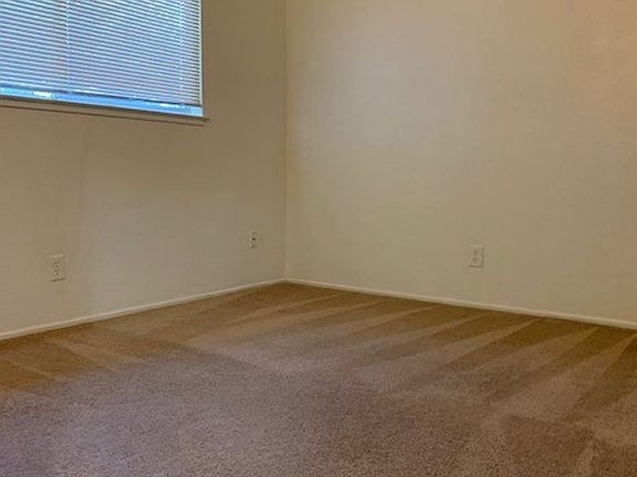 4th image of 3300-3302 Del Monte Blvd #3302-B