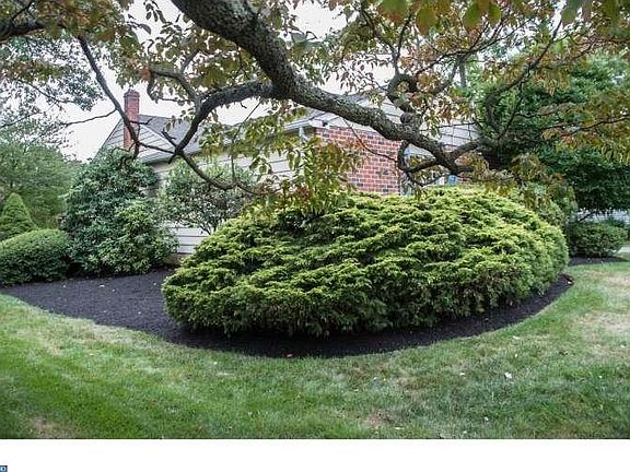 4th image of 2420 Lori Ln S