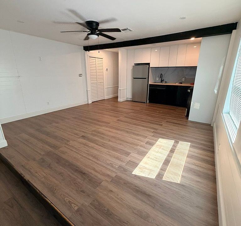 2nd image of 658 23rd Ave S #2