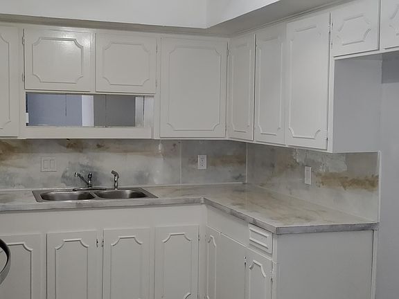 3rd image of 1611 Cindy Ct