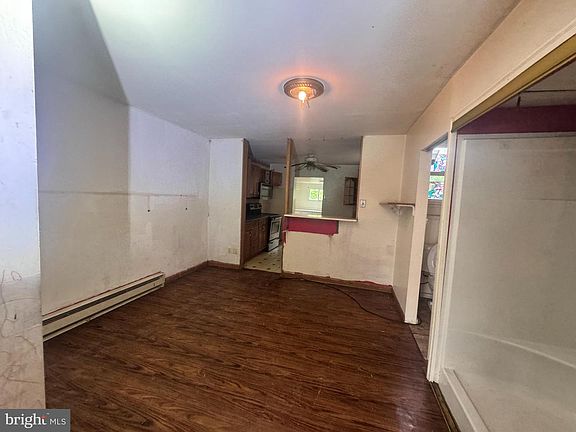 5th image of 528 Geneva Ave
