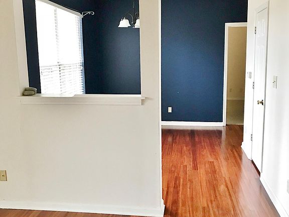 5th image of 1600 Long Grove Dr Unit 1028