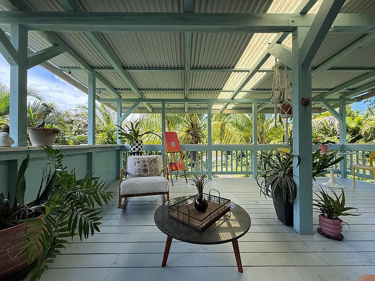 Large lanai!