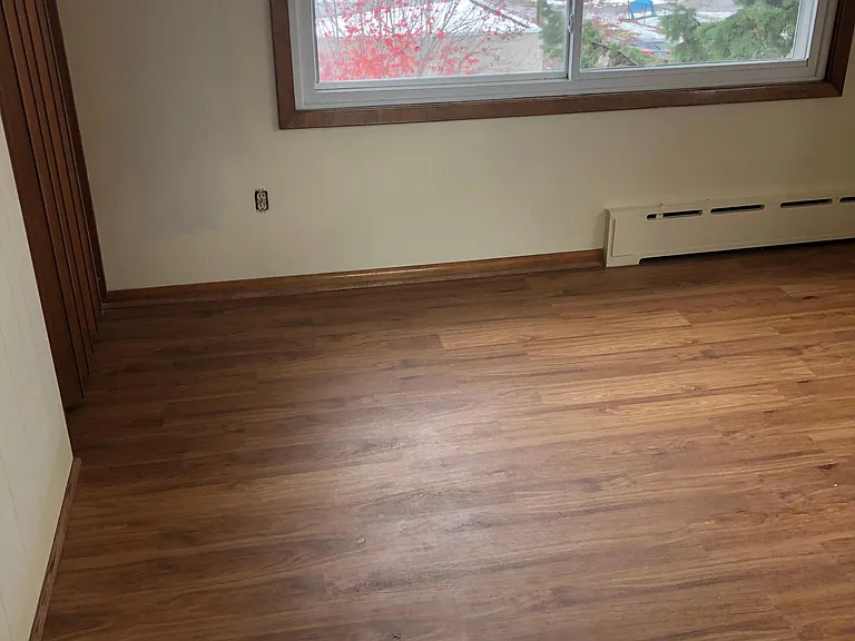 964 Avon St N — Photo 3