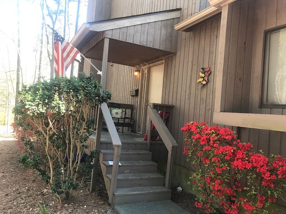 1st image of 68 Fernwood Ln