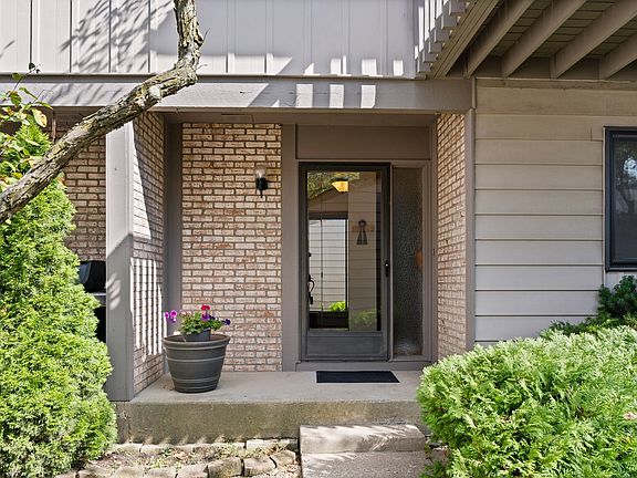 2nd image of 118 Windsor Dr