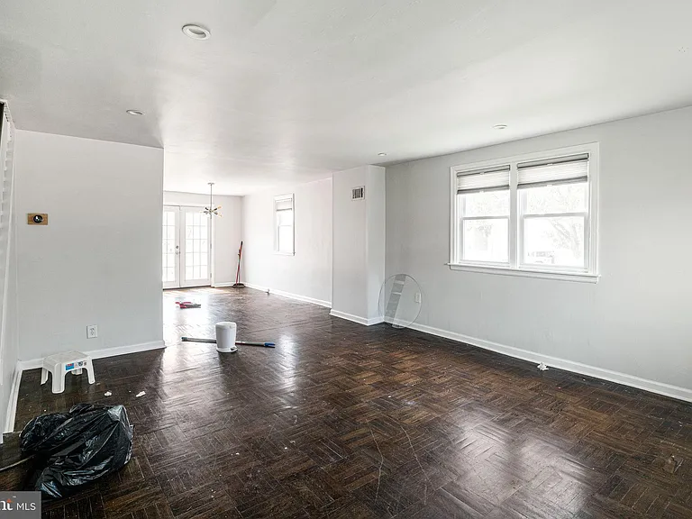 7436 Drexel Rd — Photo 2