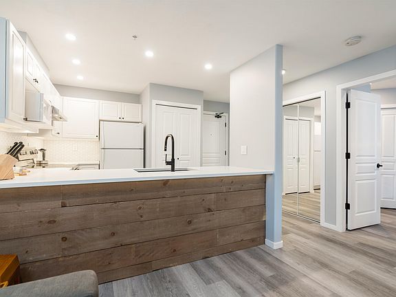 3rd image of 214 11th St #315