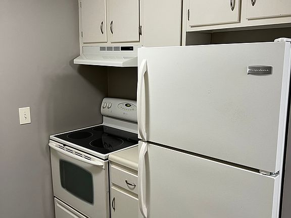 3rd image of 11 Saint James Pl #23