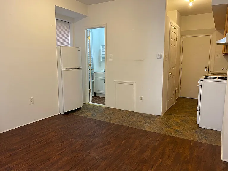 2313 Christian St #1R — Photo 2