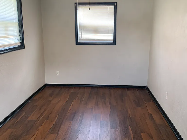 1801 N Madison Ave — Photo 3
