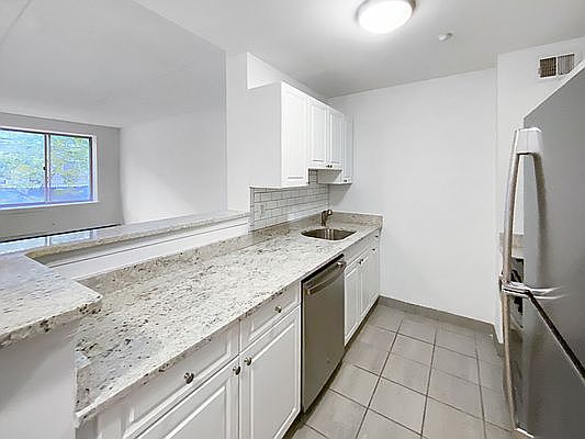 3rd image of 304 W 117th St APT 2E