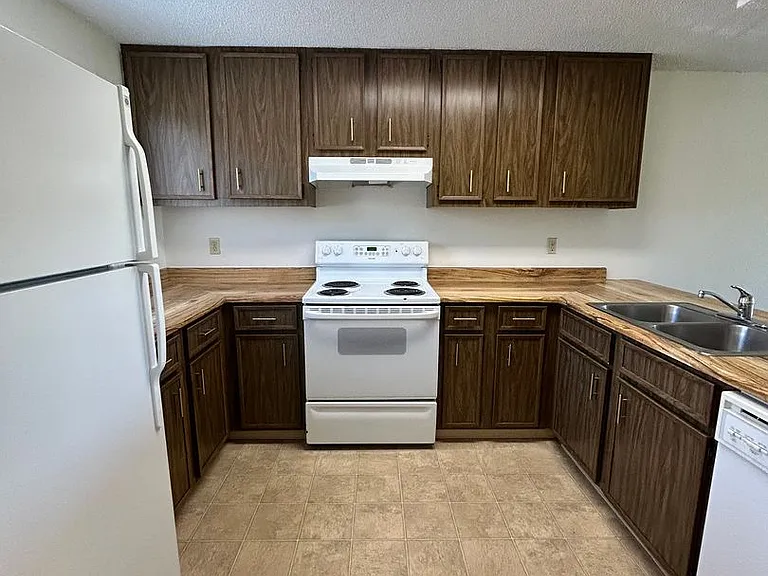 834 Homedale Rd — Photo 4
