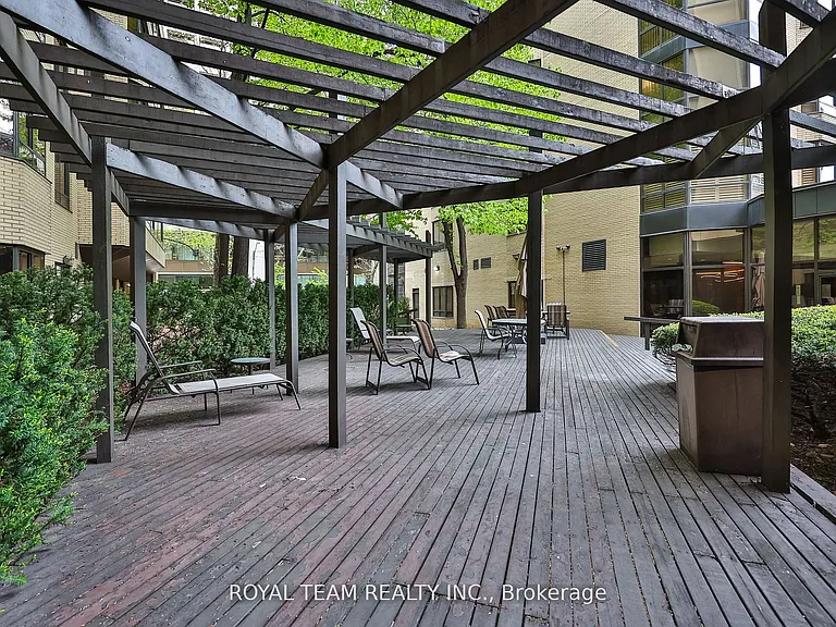 211 N Saint Patrick St S #Penthouse C-10 — Photo 46