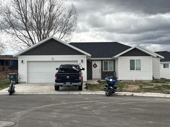2117 Village Green Cir, Elko, NV 89801