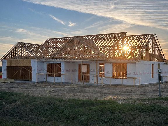 3rd image of 102 Pueblo Dr
