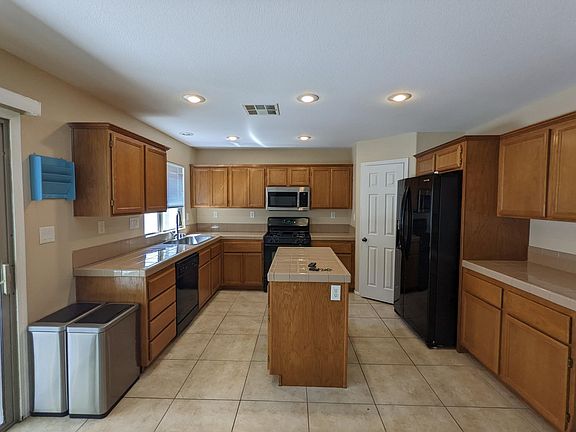 4th image of 5527 Brownfield St