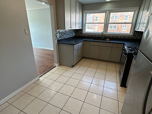 5th image of 8957 Lamon Ave #1N