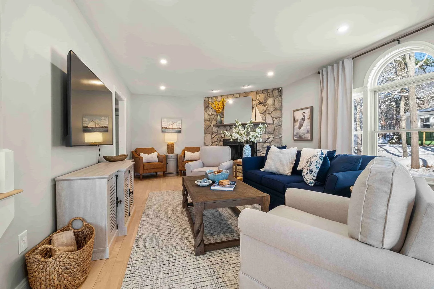 4 bed, 3.0 bath, 2507 sqft, $14,670 — Photo 1