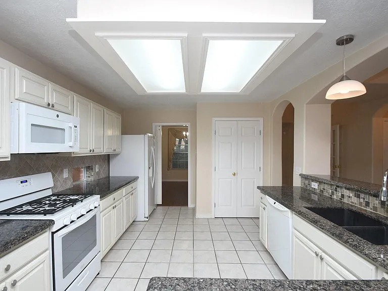 10430 Sanibel Falls Ct — Photo 11