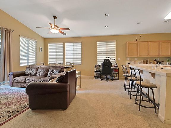 3rd image of 5592 Wetland Dr
