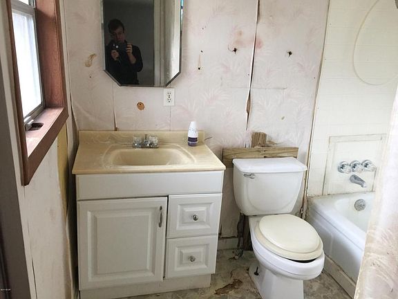 4th image of 1403 Arkansas Ave
