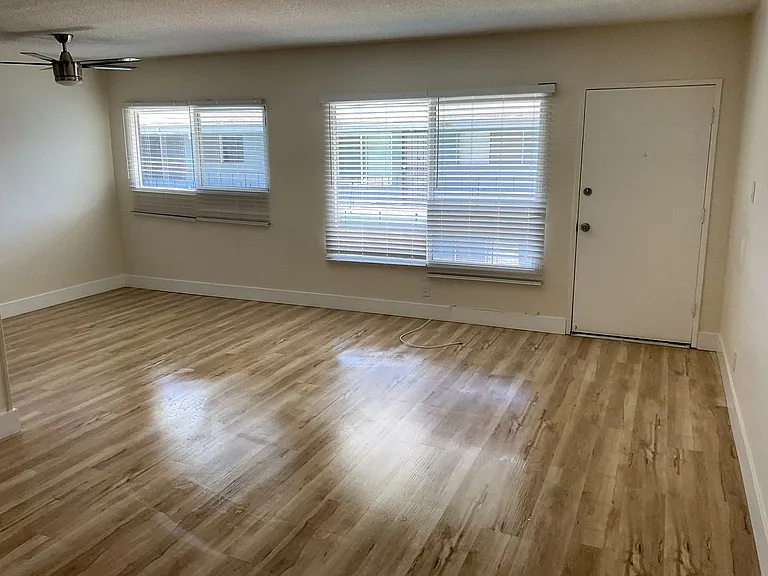 3942 Stevely Ave — Photo 6