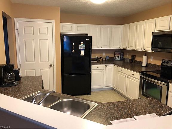 3rd image of 16834 Gilford Ln