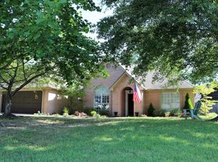 1690 Lakefield Dr, Tupelo, MS 38801