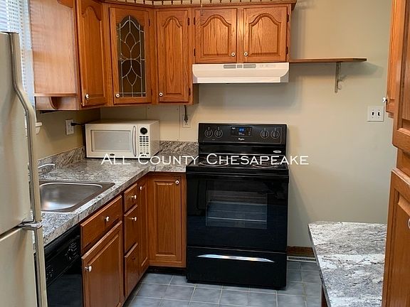 4th image of 1517 Honeysuckle Dr