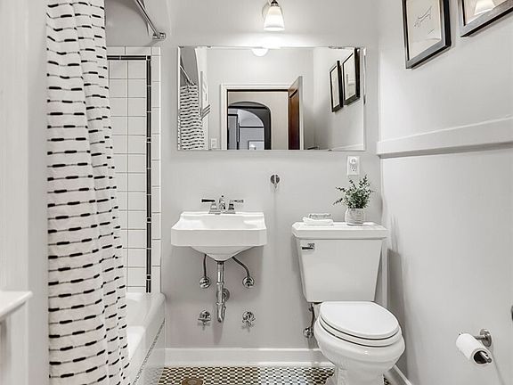 3rd image of 1120 17th Ave APT 204