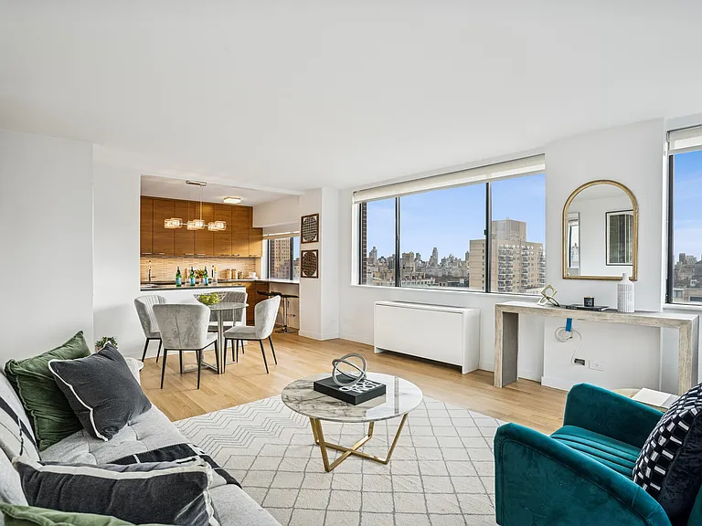 45 W 67th St #22B — Photo 2