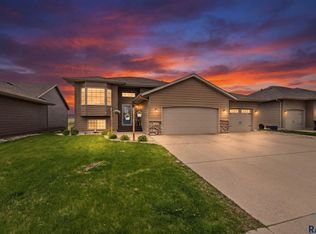 8008 W Wilson Dr, Sioux Falls, SD 57106
