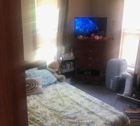 4th image of 903 E Crosier St #1
