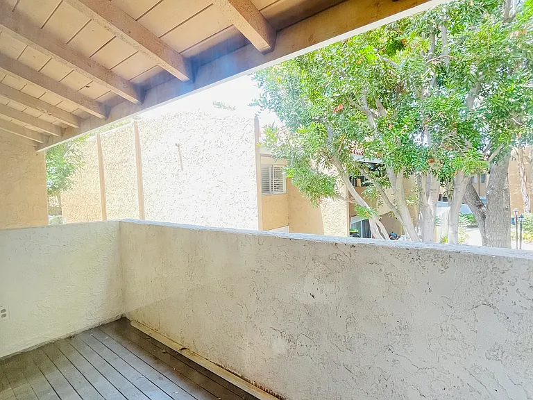1001 W Macarthur Blvd #110 — Photo 28