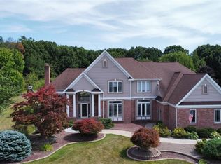 16 Thomas Maria Cir, Webster, NY 14580