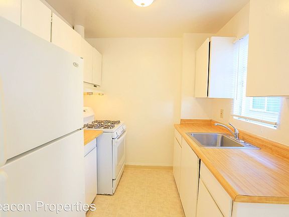 5th image of 2867 Macarthur Blvd APT 13