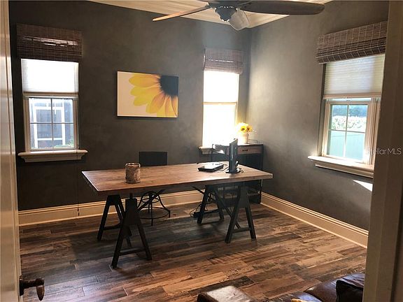 5th image of 697 Lake Harbor Cir