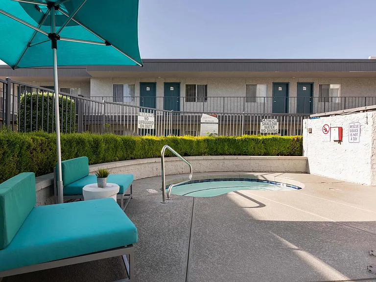 Camelback Cove Apartments — Photo 35