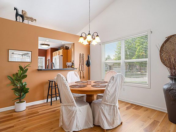4th image of 15532 Winchester Cir