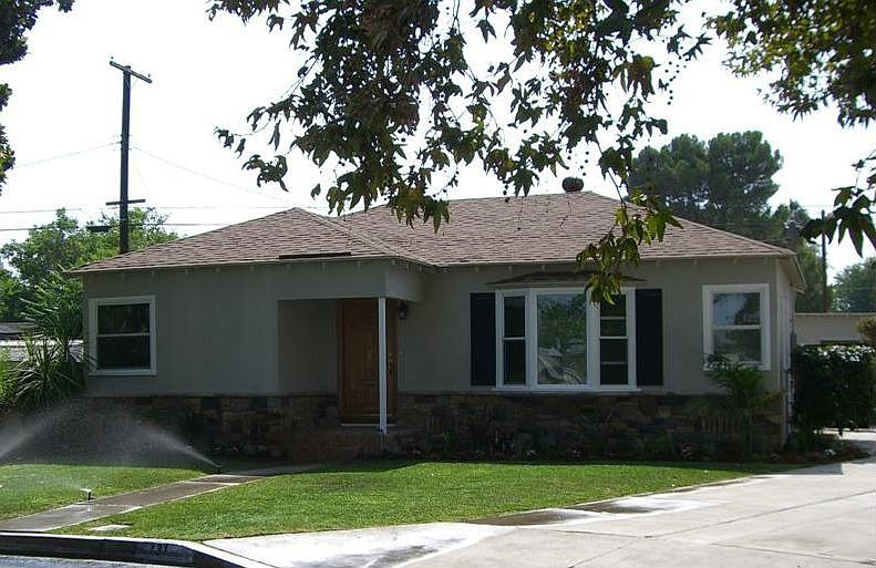 131 Avora Street - Available for Sale - - Photo Courtesy of Hugo Torres