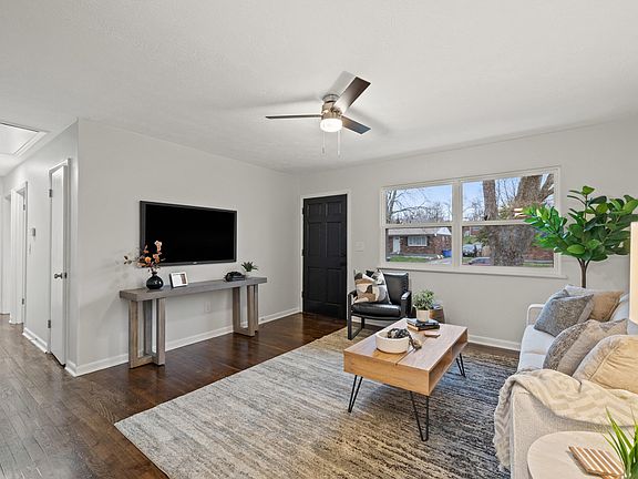 4th image of 1209 Venetian Cir