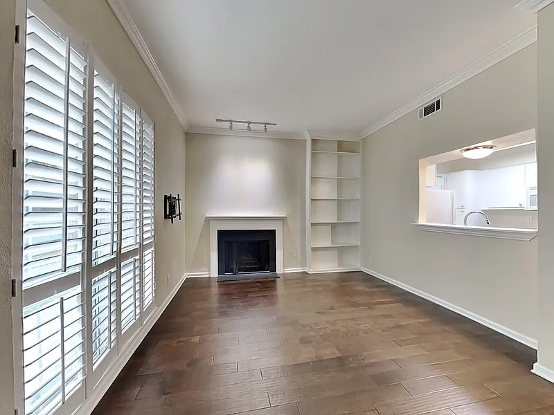1 bed, 1.5 bath, 1216 sqft, $1,495 — Photo 2