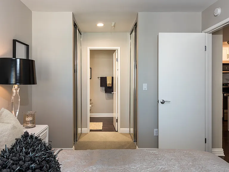 The Warwick — Photo 20