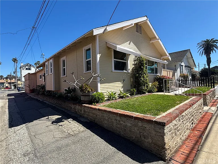 910 Acacia Ave — Photo 24